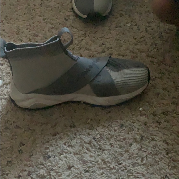 Shoes - Picture 3 of 3